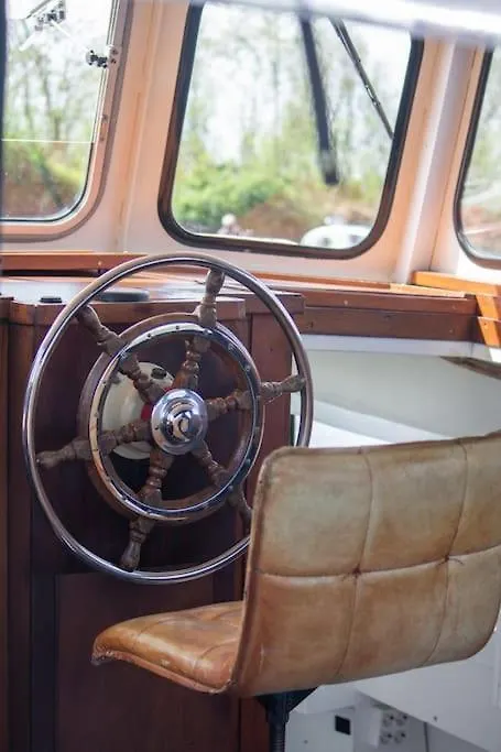Classic Boat 4-6P Boco Living Rotterdam Marina Apartment