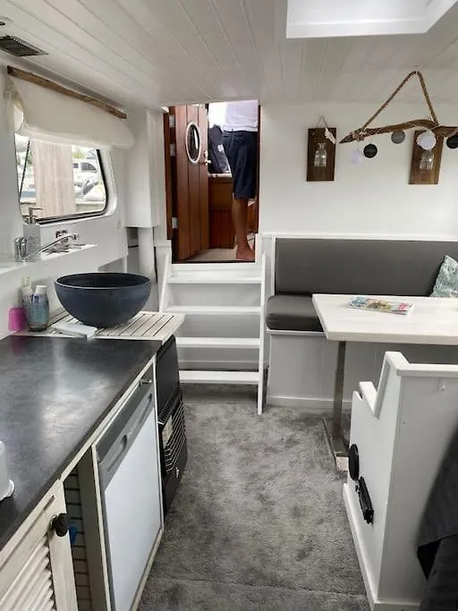 Classic Boat 4-6P Boco Living Rotterdam Marina Apartment