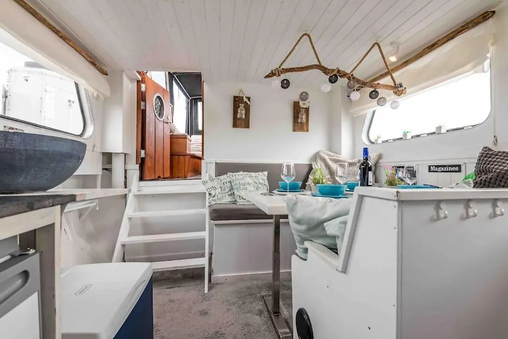 Classic Boat 4-6P Boco Living Rotterdam Marina Apartment 0*,