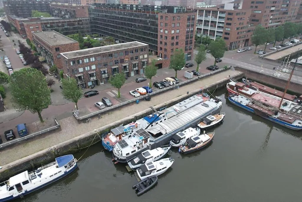 Classic Boat 4-6P Boco Living Rotterdam Marina Apartment