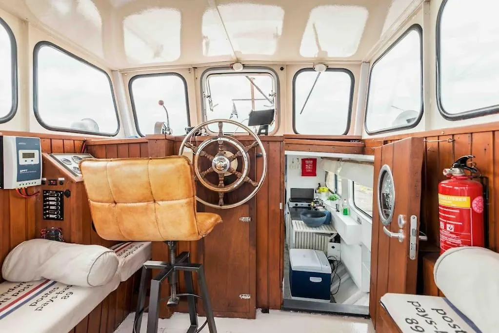 Classic Boat 4-6P Boco Living Rotterdam Marina Apartment