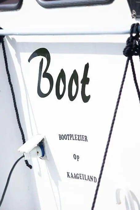Classic Boat 4-6P Boco Living Rotterdam Marina Apartment Netherlands