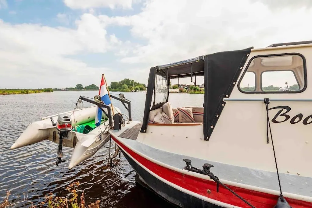 Classic Boat 4-6P Boco Living Rotterdam Marina Apartment